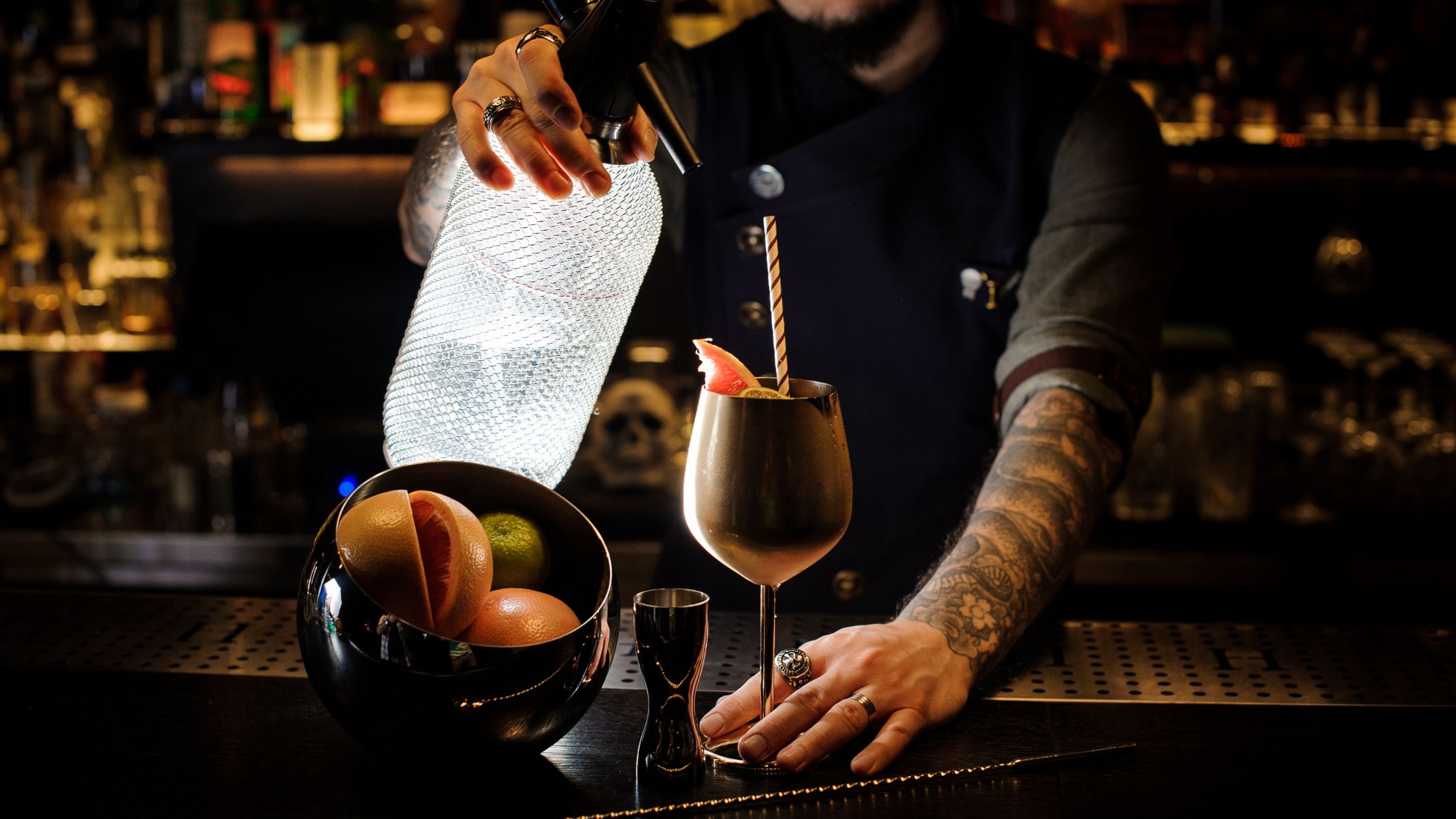 barman para fiestas clandestinas de los años 20