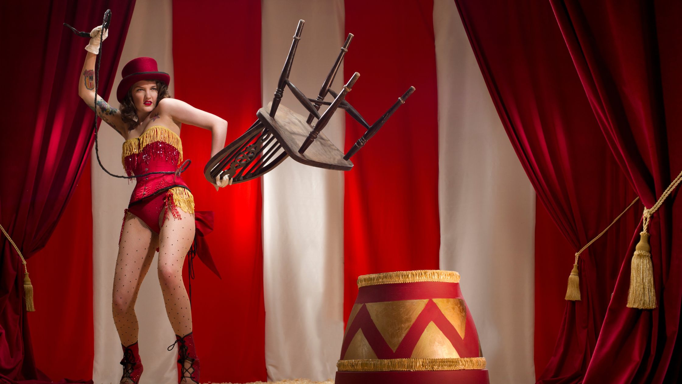 espectáculo de cabaret o burlesque para fiestas temáticas de circo para Halloween