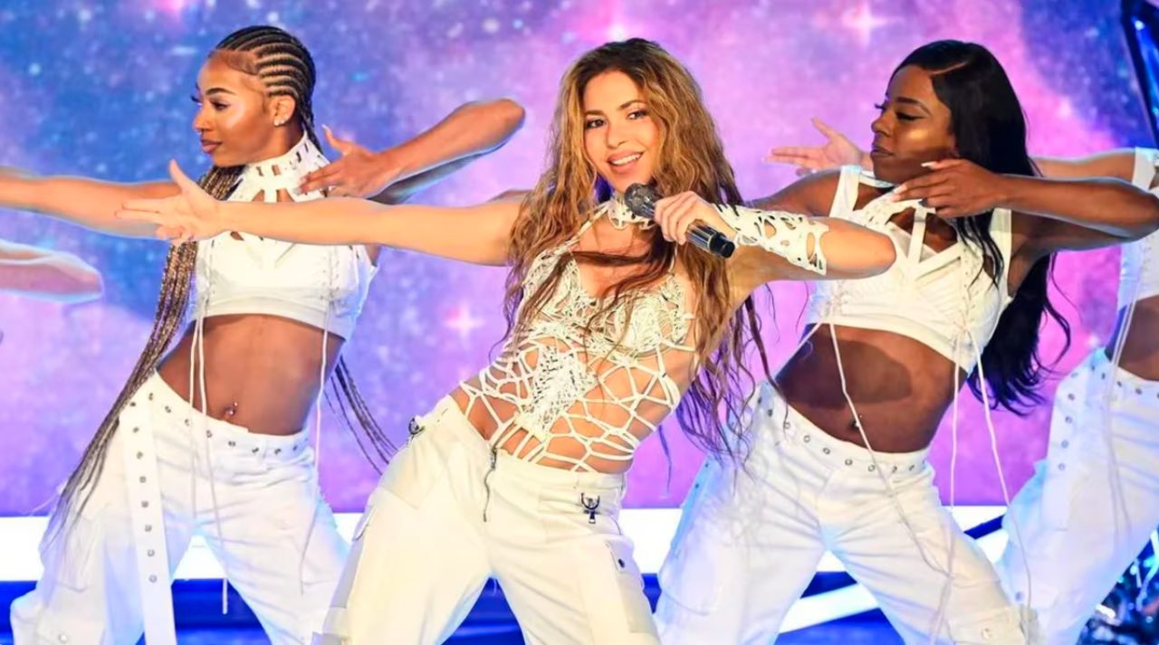 Shakira con «Las mujeres ya no lloran», paraliza Times Square